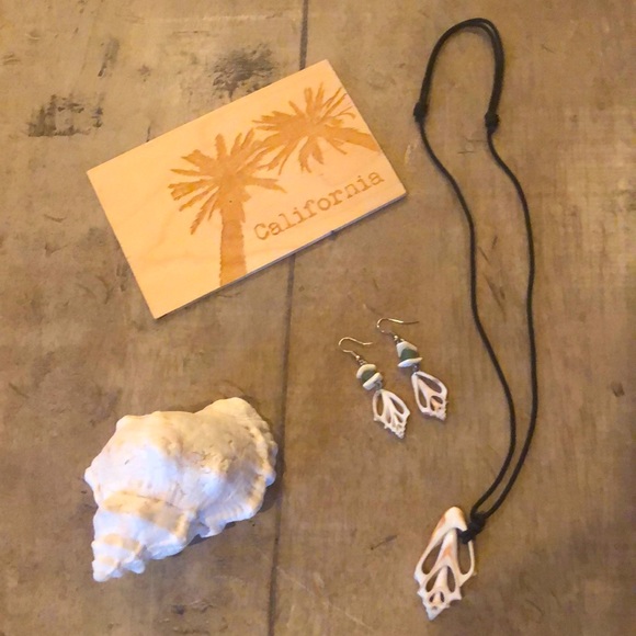 Shell necklace & earrings - Picture 2 of 7